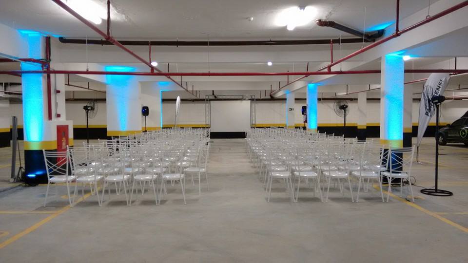 Sonorização, Projeção, Iluminações Cênicas e Tvs de 49 polegadas Assembleia condomínio.