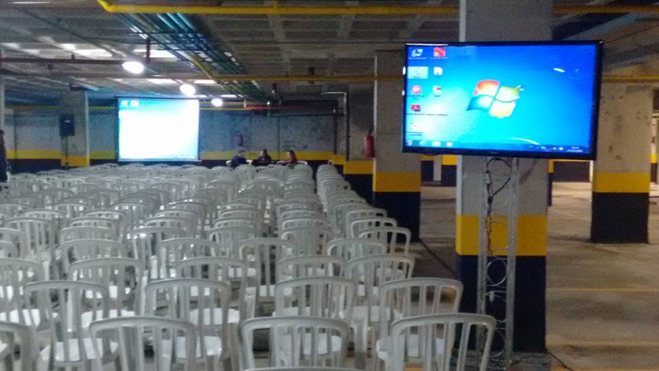 Sonorização, Projeção, Iluminações Cênicas e Tvs de 49 polegadas Assembleia condomínio.